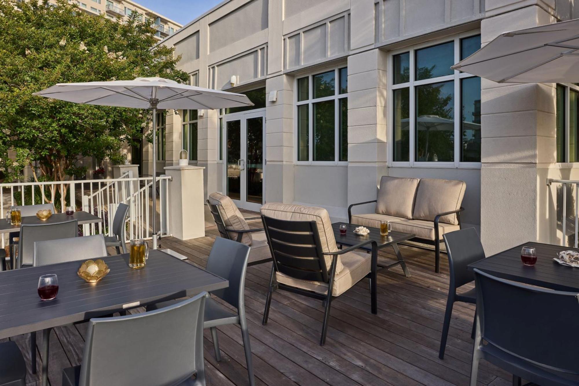 Holiday Inn Express & Suites Charleston Dwtn -Westedge By Ihg Exterior foto
